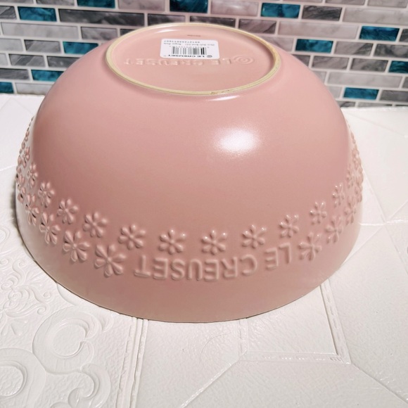 Le Creuset Large Fleur Multi Bowl (Sugar Pink) - Picture 3 of 7
